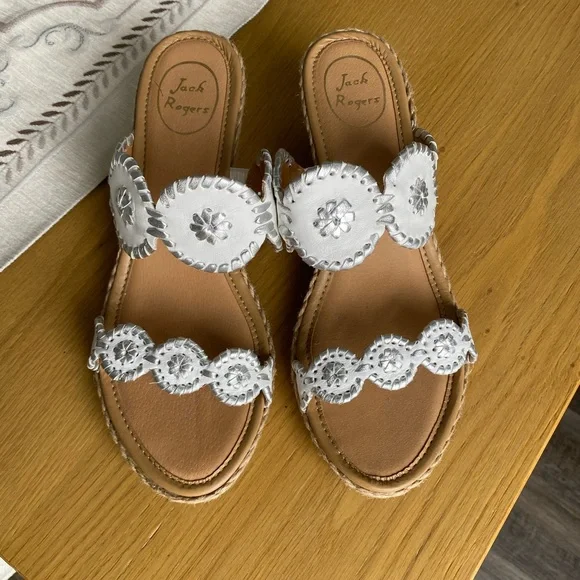 NWT Jack Rogers White & Silver Whipstitch Wedge Sandals - Size 10M - Picture 2 of 6